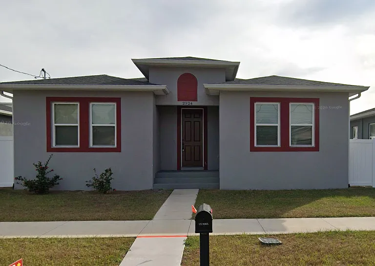 2924 W Chestnut St — Photo 1