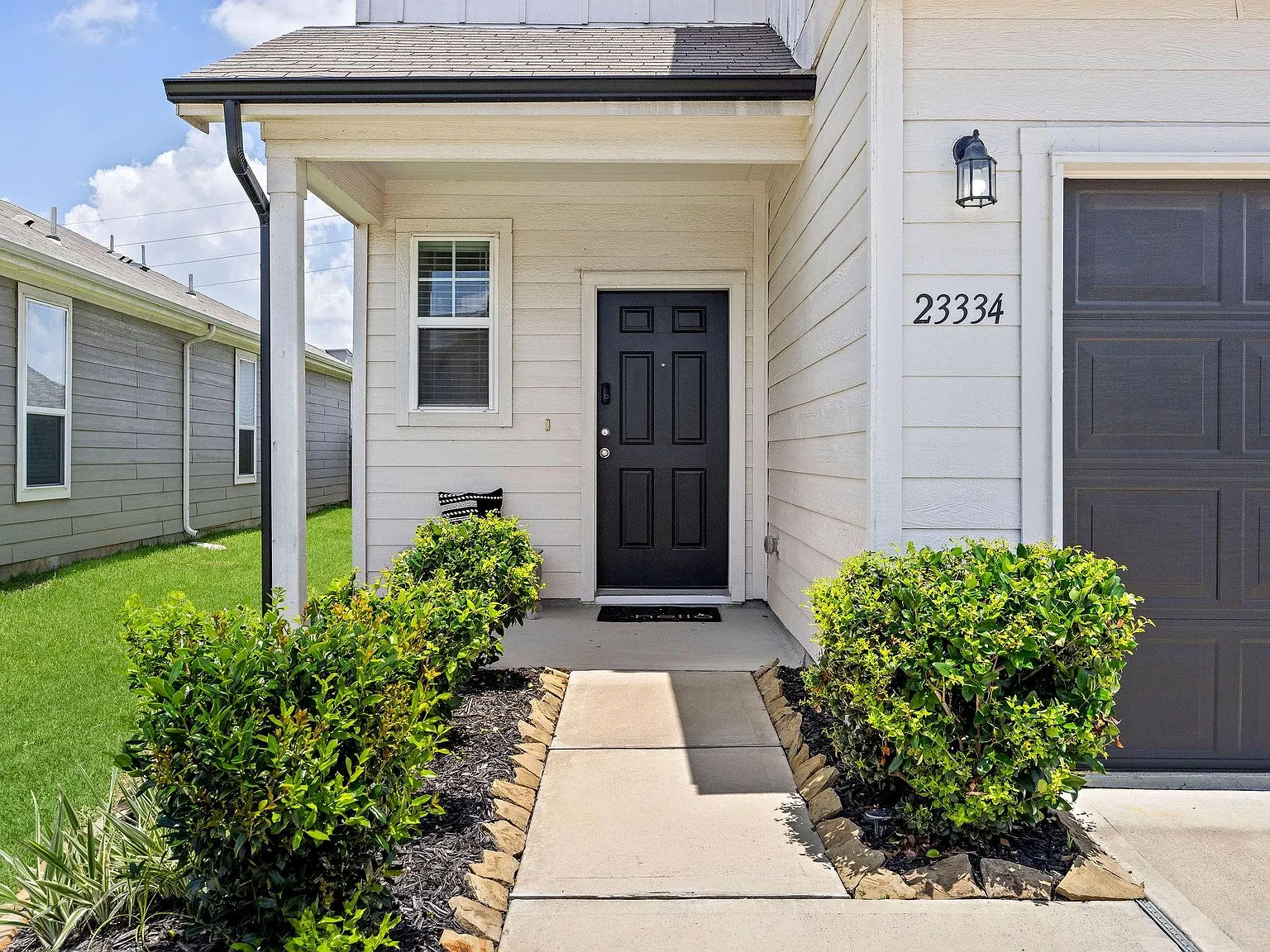 4 bed, 3.0 bath, 2048 sqft, $2,400 — Photo 1