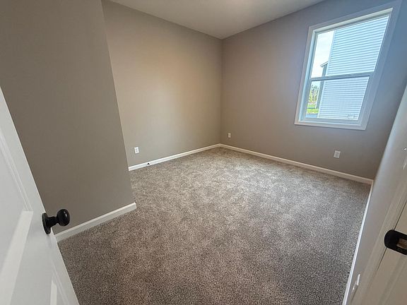 4th image of 1401 192nd Ave NE