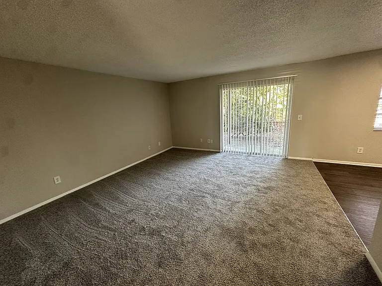 Auburn Glen Apartments — Photo 17