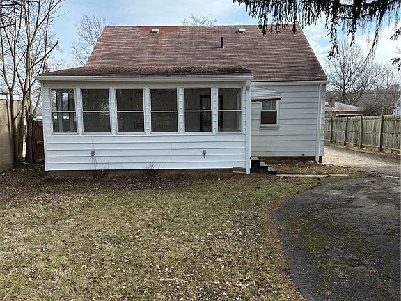 4th image of 1132 Packard Dr