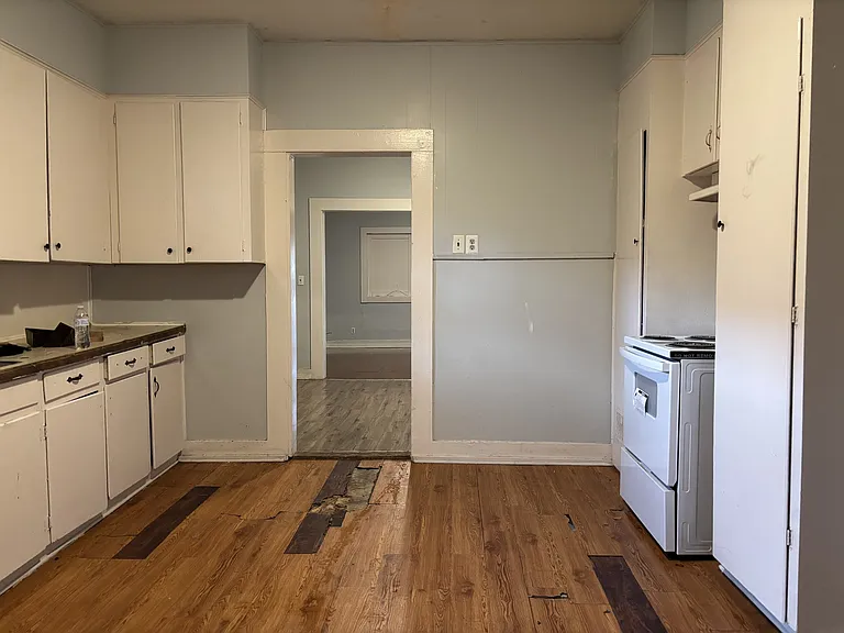 802 S 3rd St — Photo 2