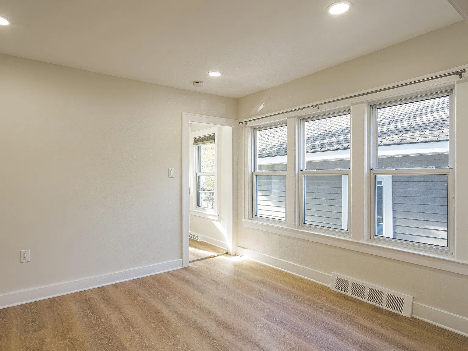 2 bed, 835 sqft, $1,700 — Photo 4