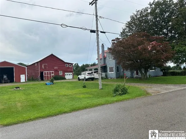 10571 W Side Hill Rd, Ripley, NY 14775