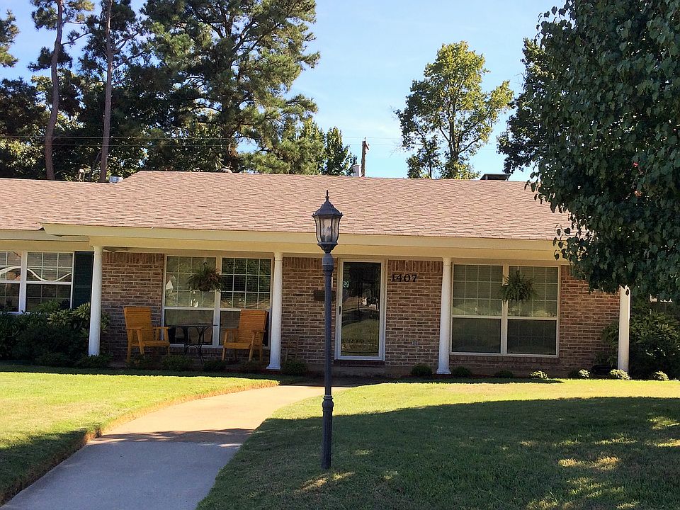 1st image of 1407 Palm Dr