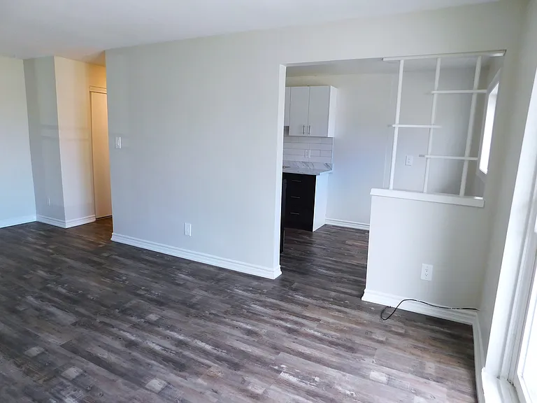 716 Downie St — Photo 3