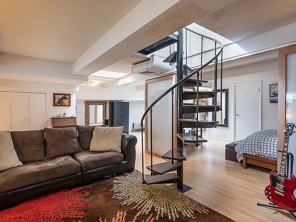 2nd image of 372 5th Ave Unit Ph11h