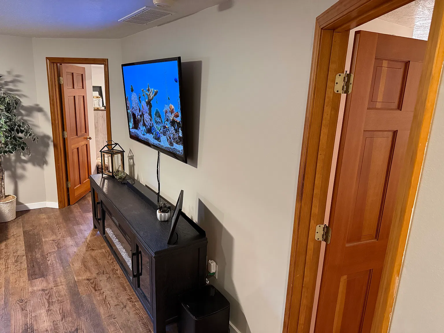 6 bed, 3028 sqft, $1,500 — Photo 1