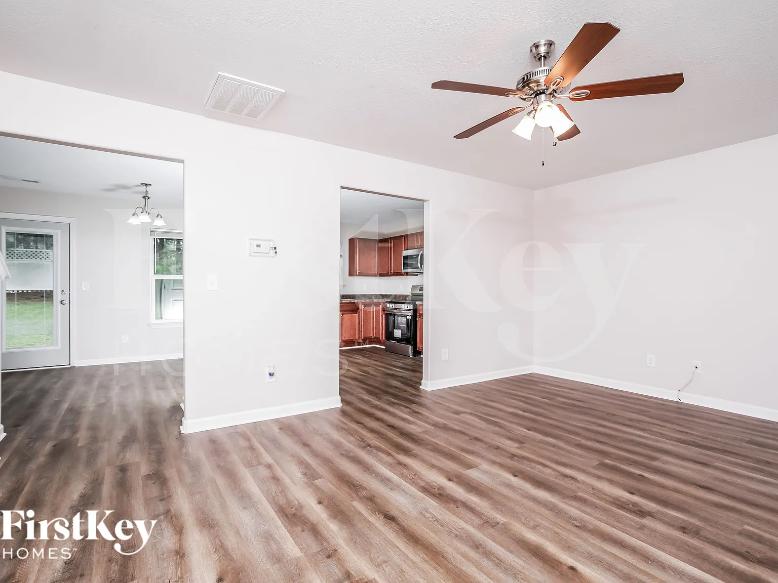 4 bed, 2.5 bath, 1601 sqft, $1,845 — Photo 2
