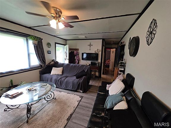 3rd image of 105 S Newport Ln