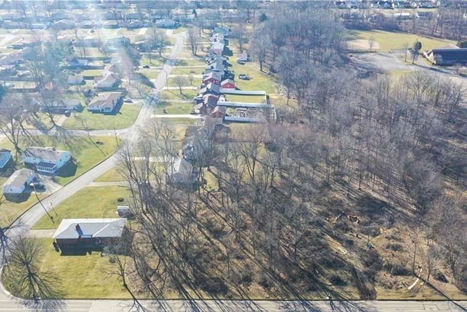 2nd image of 902 S Meridian Rd