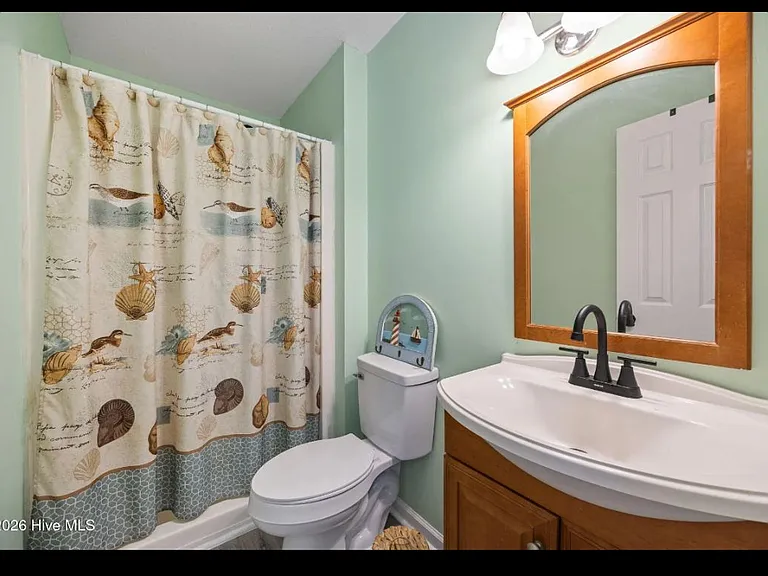 100 Leslie Ln — Photo 14