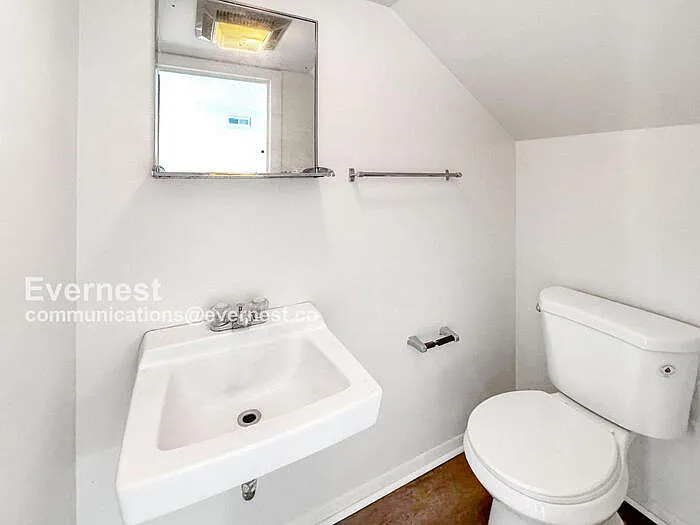 107 Newcastle Dr — Photo 11