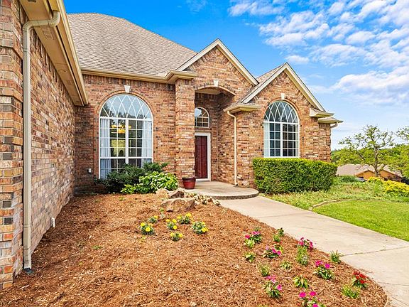 3rd image of 10500 Shady Glade Ln