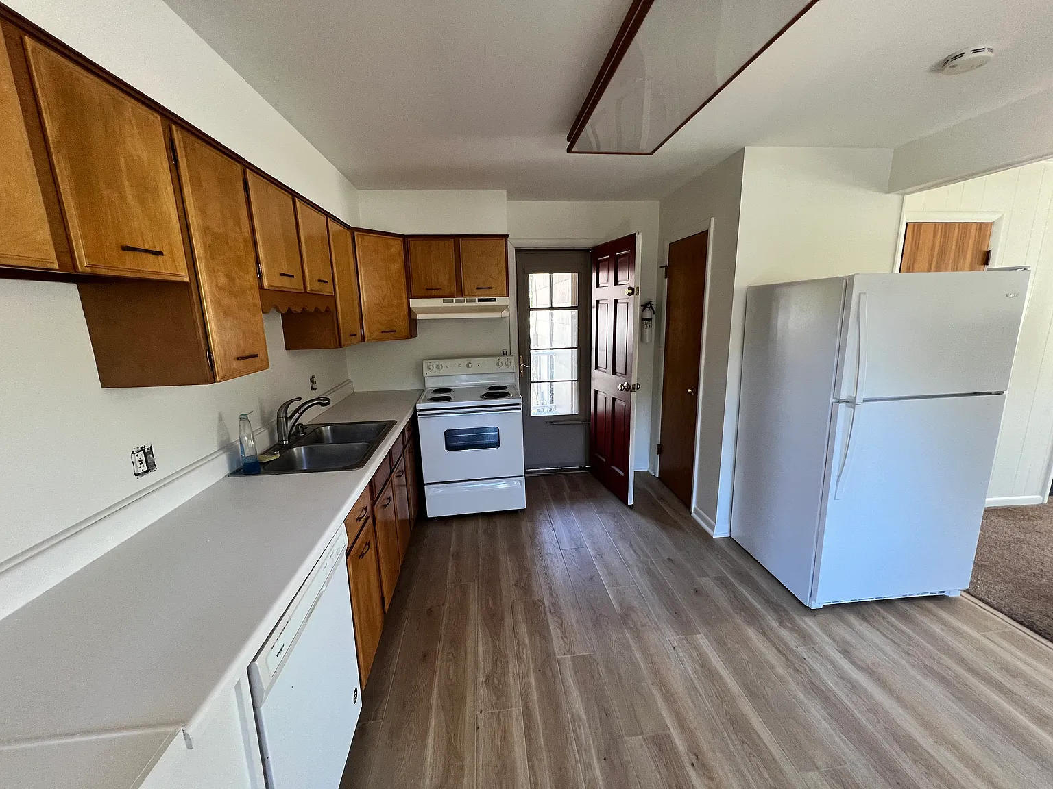 225 E Church St — Photo 4