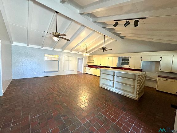 2nd image of 907 E Lincoln Rd