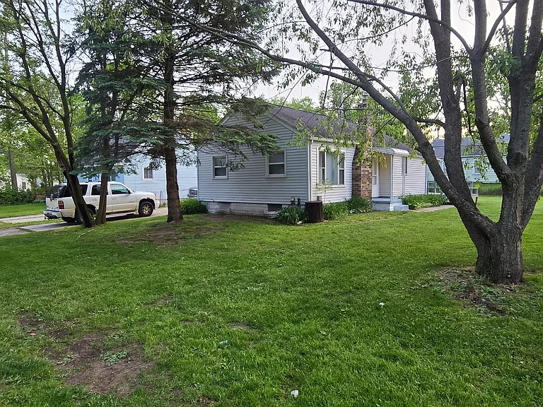 3301 Wilson Ave — Photo 2