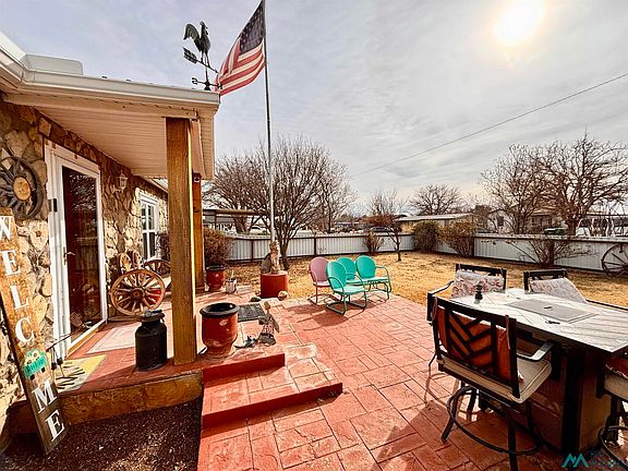 4th image of 618 W H Ave