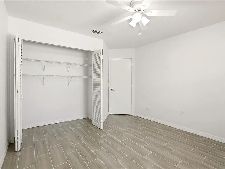 830 Columbia St — Photo 17
