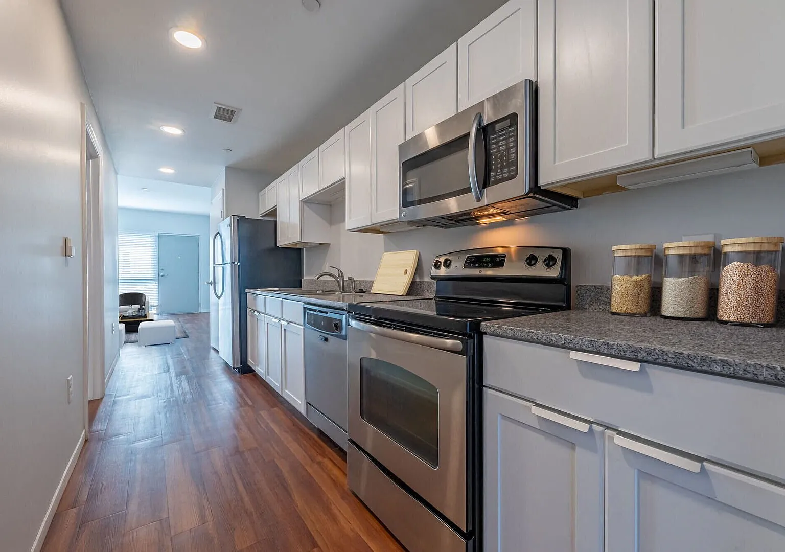 Hilltop House — Photo 1