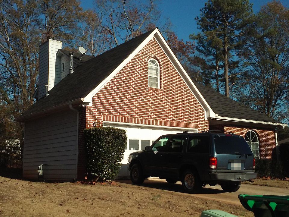 2nd image of 975 Oakwood Chase Cir