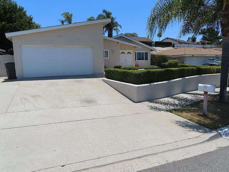 4912 Tyler St — Photo 2
