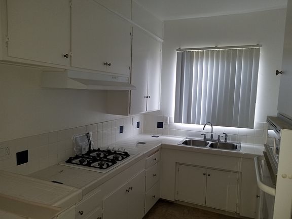 5th image of 5320 Corteen Pl APT 13