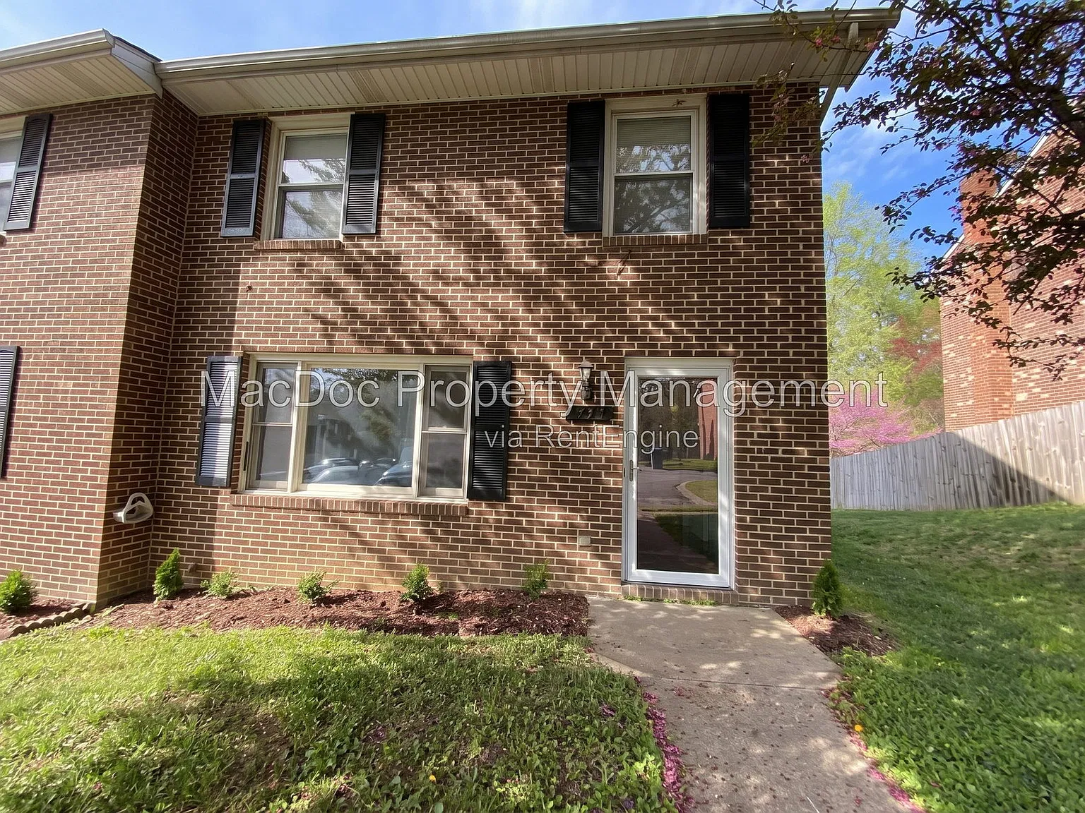 5 bed, 3.5 bath, 2024 sqft, $2,645 — Photo 1