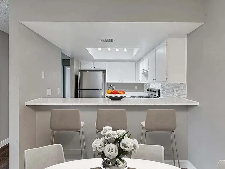 The Harrison Apartments — Photo 8