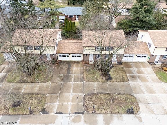2nd image of 103 Oakmont Ct