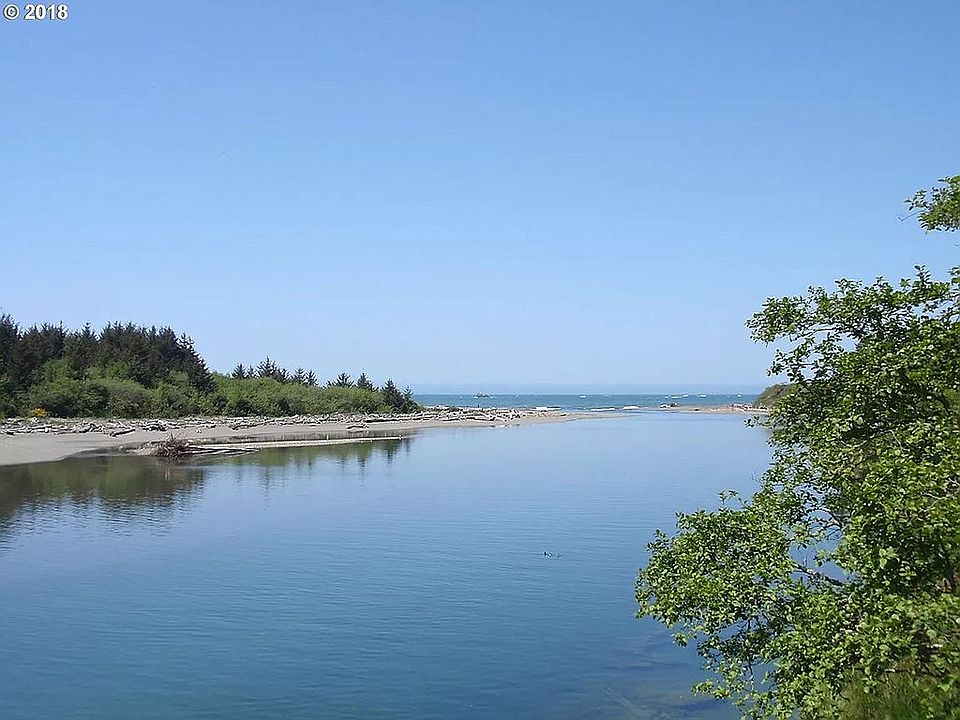 2nd image of 99885 Winchuck River Rd