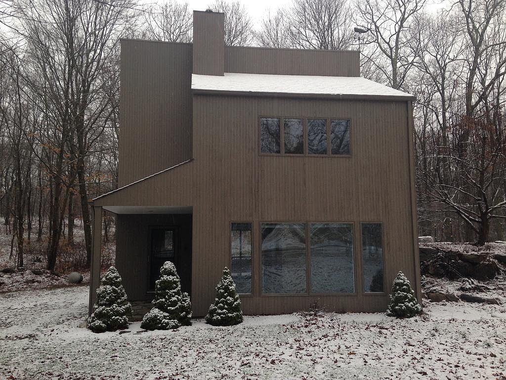 445 Gilbert Stuart Rd, Saunderstown, RI 02874 Zillow