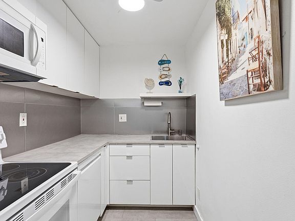 4th image of 3000 Rio Mar St #407