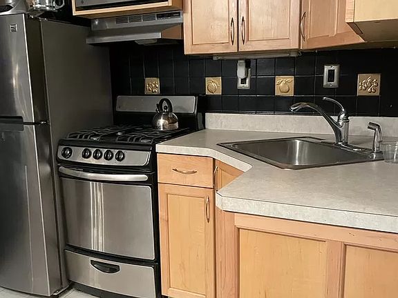 5th image of 312 E 89th St APT 2C