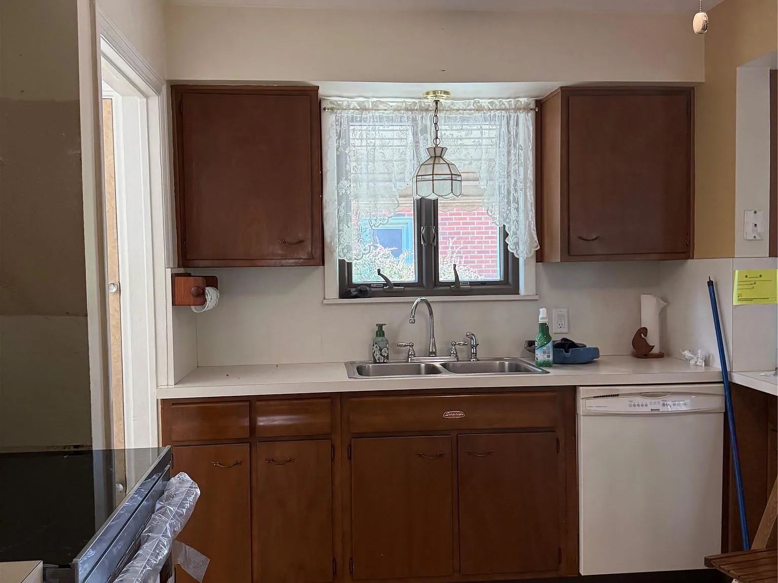 4 bed, 2.5 bath, 889 sqft, $1,999 — Photo 3