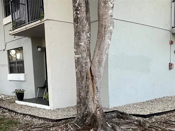 7235 NW 179th St APT 101, Hialeah, FL 33015