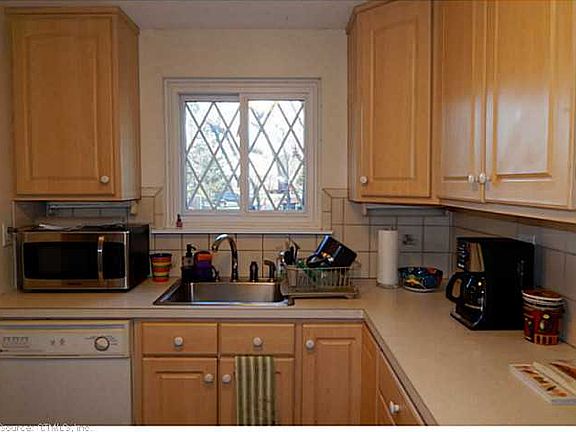 3rd image of 610 Cedar Hollow Dr