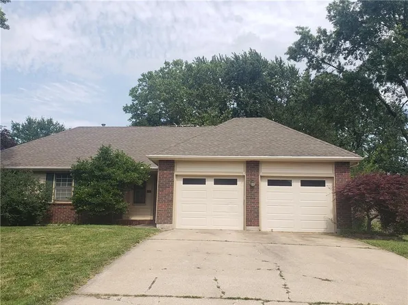 107 N Park Dr, Raymore, MO 64083