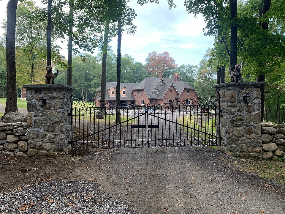 2nd image of 70 Oak Holw