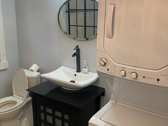 5th image of 415 N Wild Olive Ave