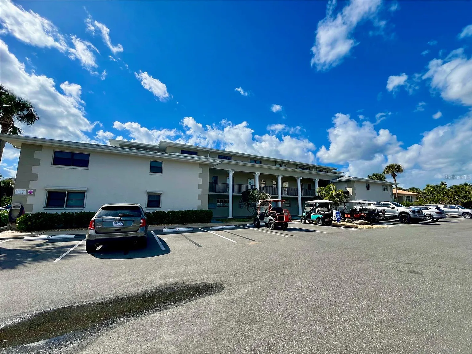 2 bed, 2.5 bath, 1130 sqft, $3,800 — Photo 3