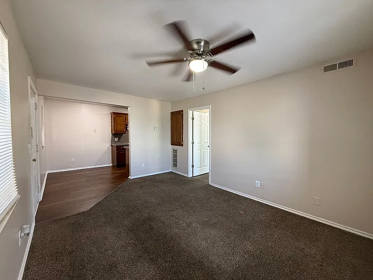 2021 NW 25th St #15 — Photo 7