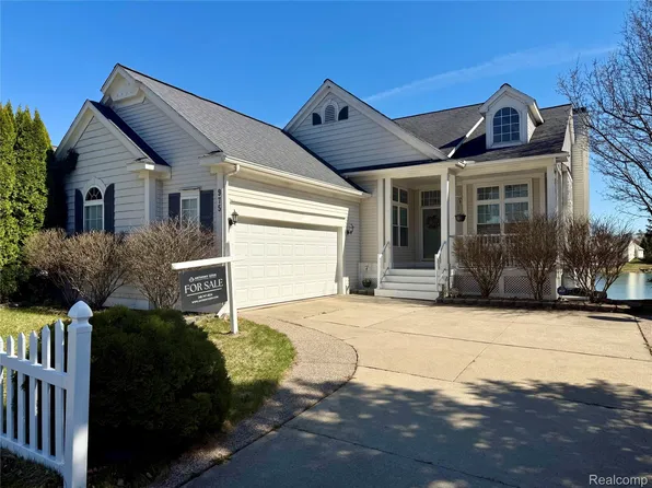 975 Watersedge Ct, Oxford, MI 48371