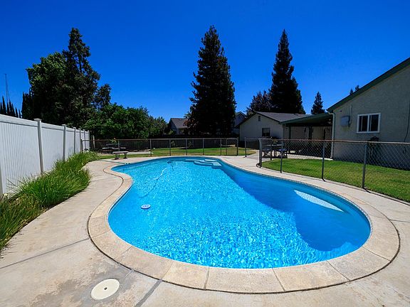 2nd image of 606 Palm Ave