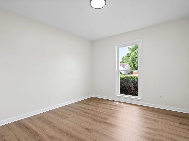 227 Short St — Photo 16