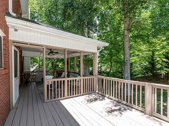 3rd image of 1902 Kelton Ln