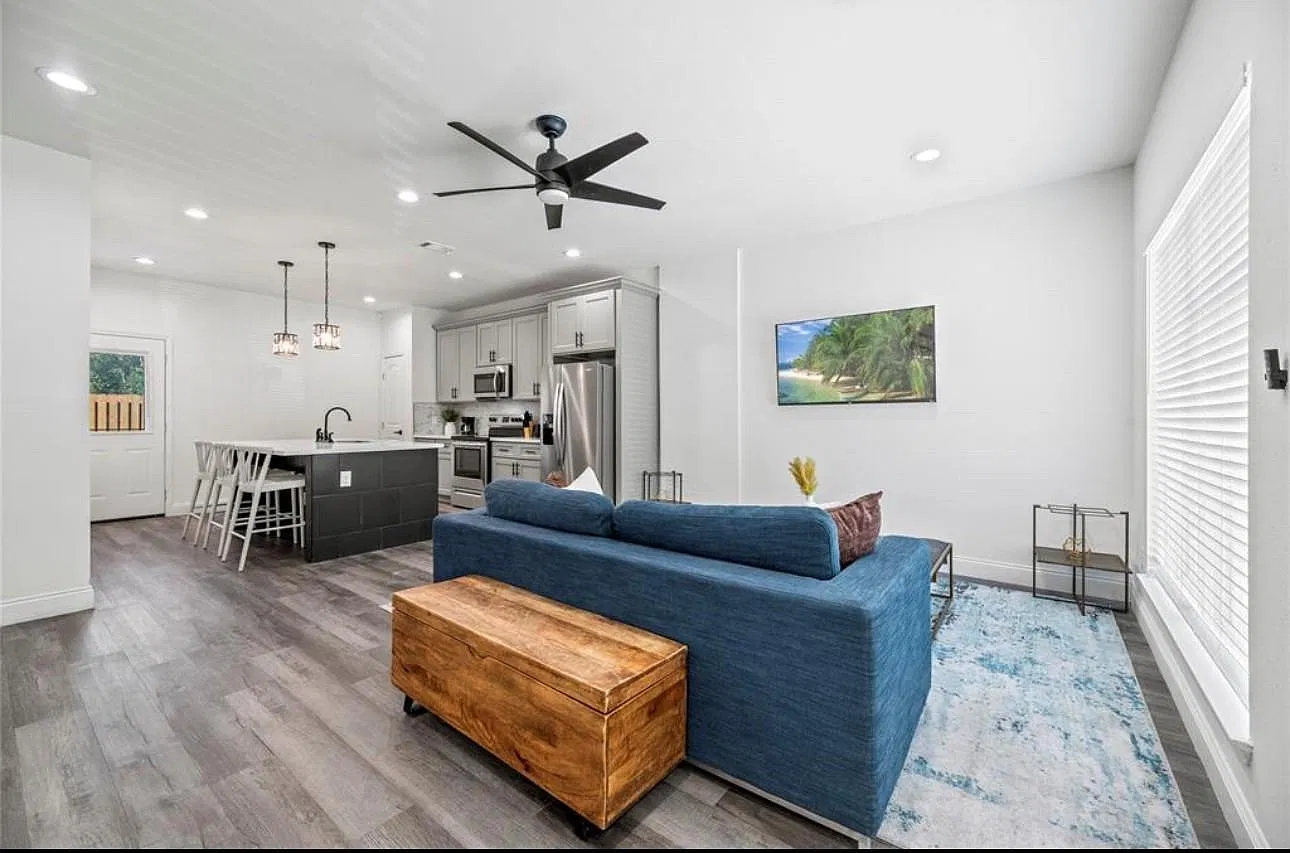 3 bed, 2.5 bath, 2824 sqft, $2,250 — Photo 2
