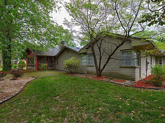 4th image of 106 Douglas Dr