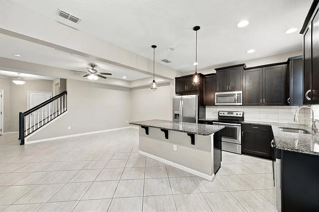 3 bed, 2.5 bath, 1666 sqft, $2,500 — Photo 4