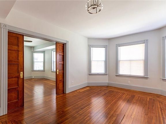 3rd image of 174 Broadway #3
